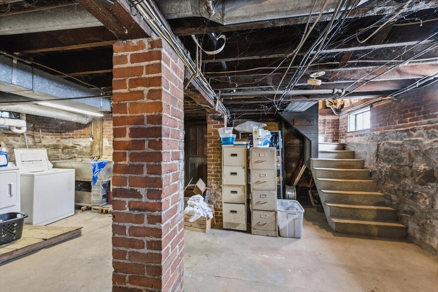 More Photos Of 32 Park Ave, Keene Office For Sale
