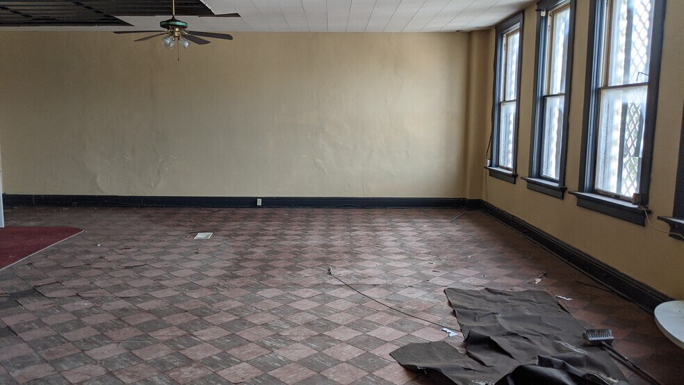 More Photos Of 438 Main St, Liberty Office For Lease