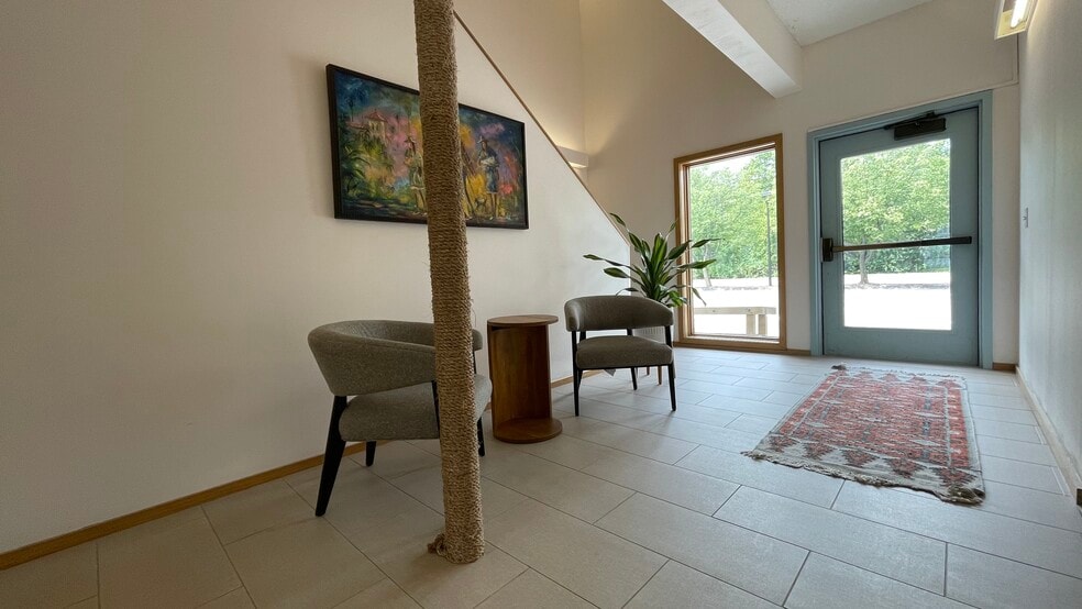 More Photos Of 18300 Minnetonka Blvd, Wayzata Medical For Lease