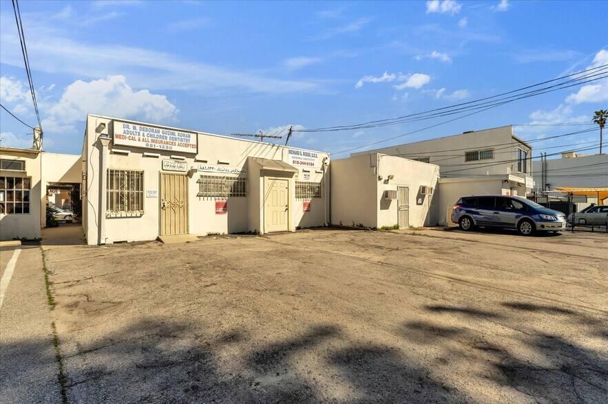 More Photos Of 18032 Ventura Blvd, Encino Medical For Lease