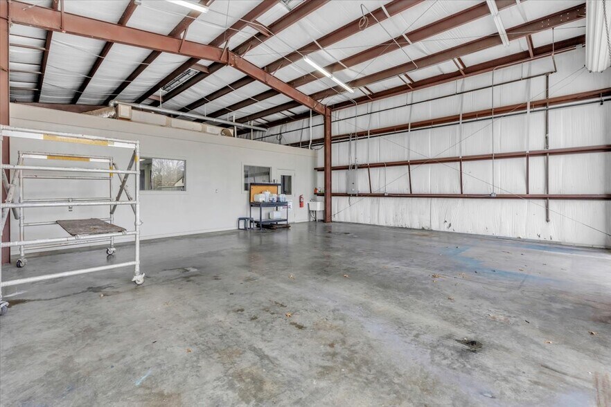 More Photos Of 4610 Center St, Deer Park Light Distribution For Sale