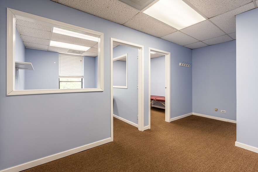 More Photos Of 47 W Dundee Rd, Wheeling Medical For Sale