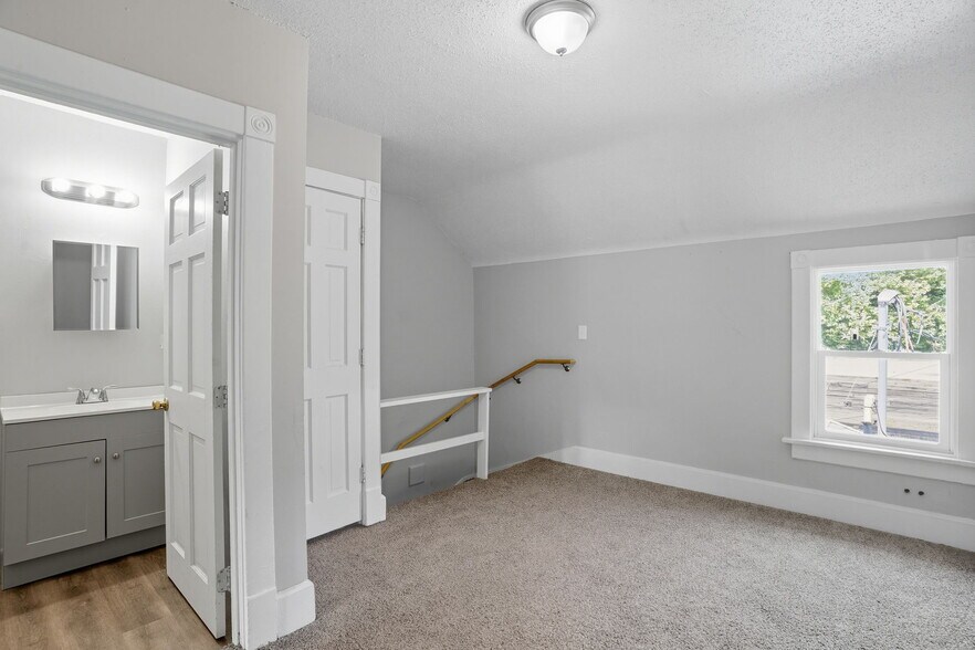 More Photos Of 1604 W 9th St, Davenport Multifamily For Sale