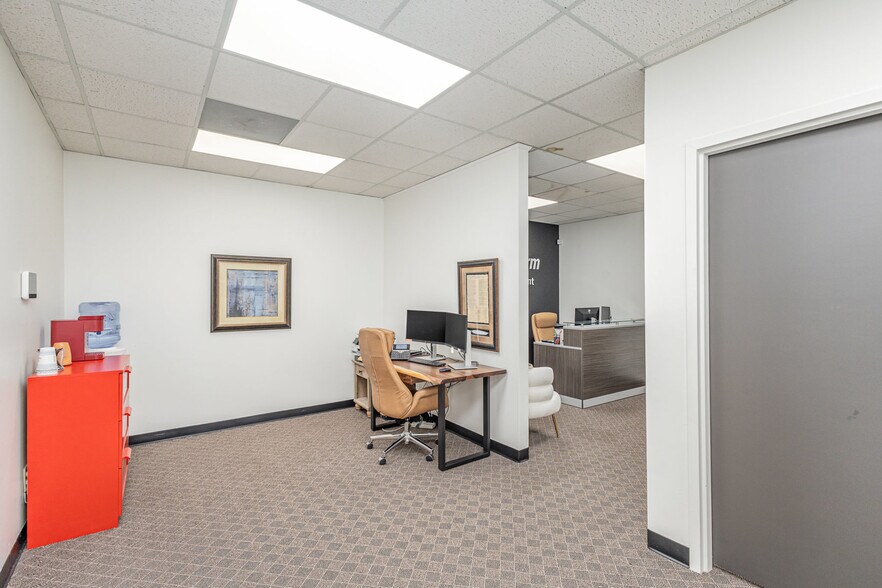 More Photos Of 2101 N Sardis Rd, Charlotte Office For Sale