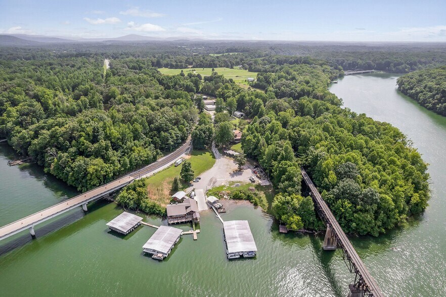 More Photos Of 1967 Rock Island Rd, Rock Island Marina For Sale