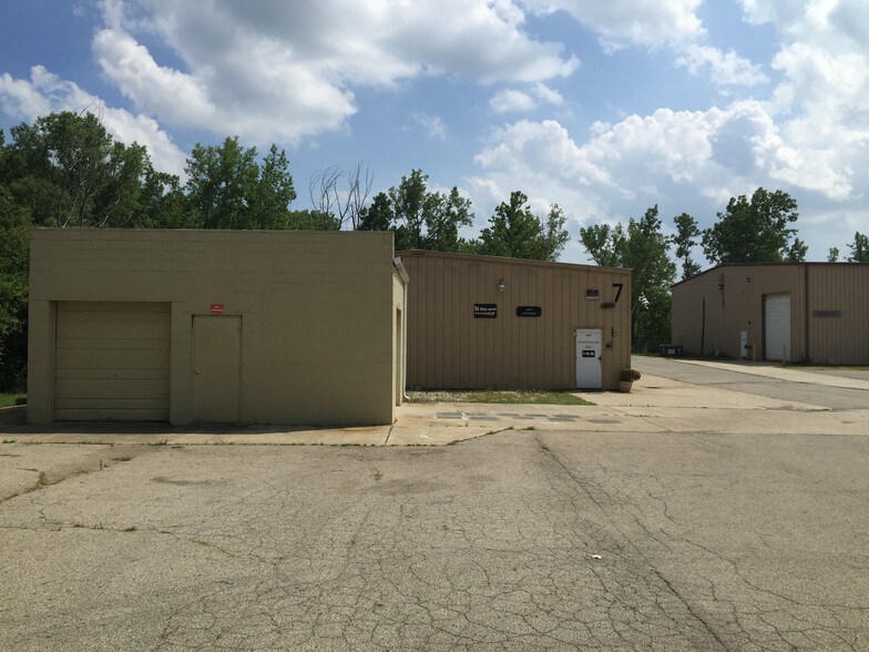 More Photos Of 1735 W 53rd St, Anderson Manufacturing For Sale