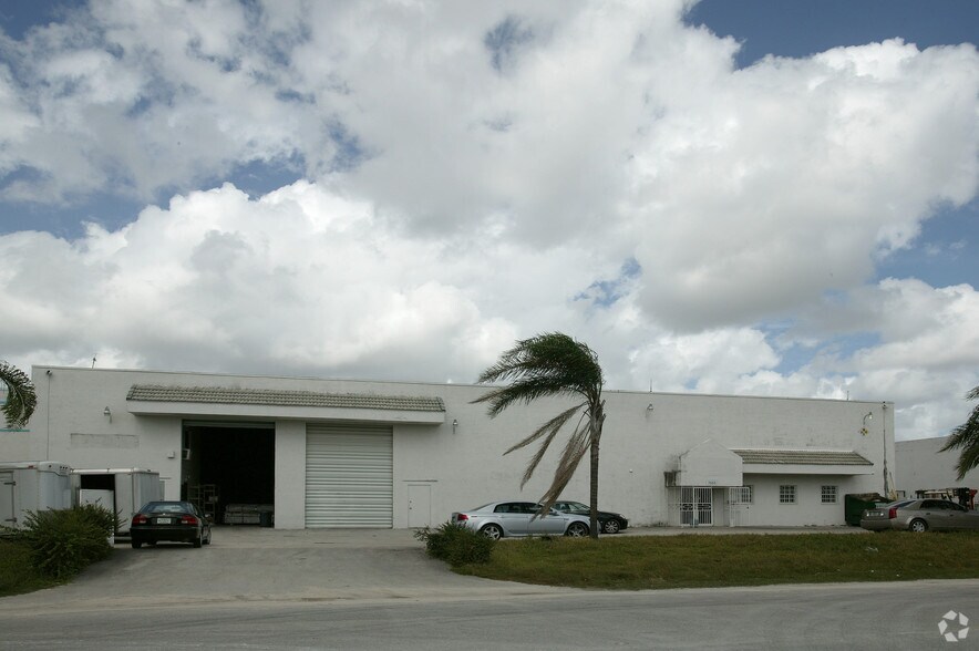 More Photos Of 7553 NW 50th St, Miami Manufacturing For Lease