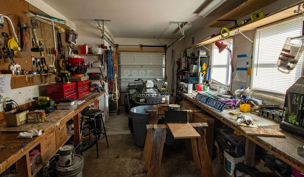 More Photos Of 412 N Front St, Townsend Hotel For Sale
