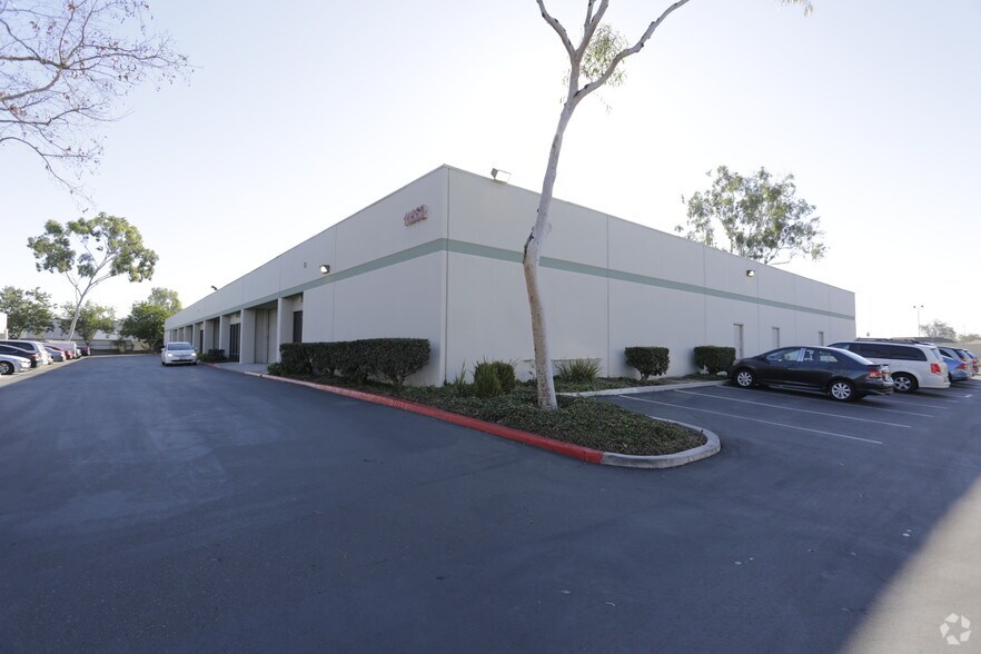More Photos Of 11652 Knott St, Garden Grove Distribution For Lease