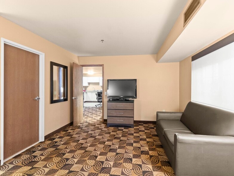 More Photos Of 1001 W College, Oak Creek Hotel For Sale