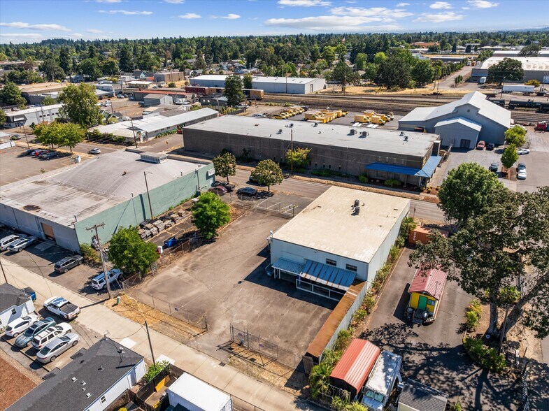 More Photos Of 1375 13th St SE, Salem Office For Sale