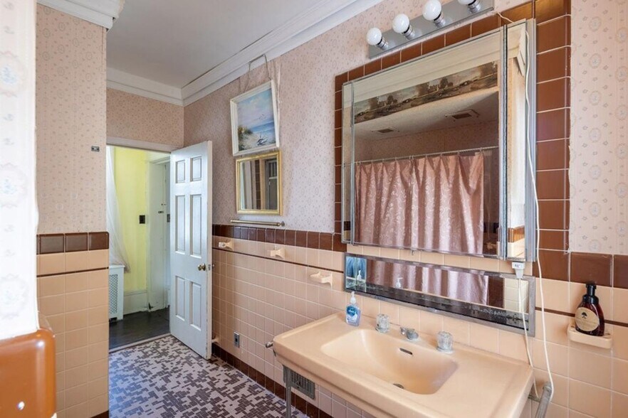 More Photos Of 850 Kinderton Rd, Clarksville Hospitality For Sale