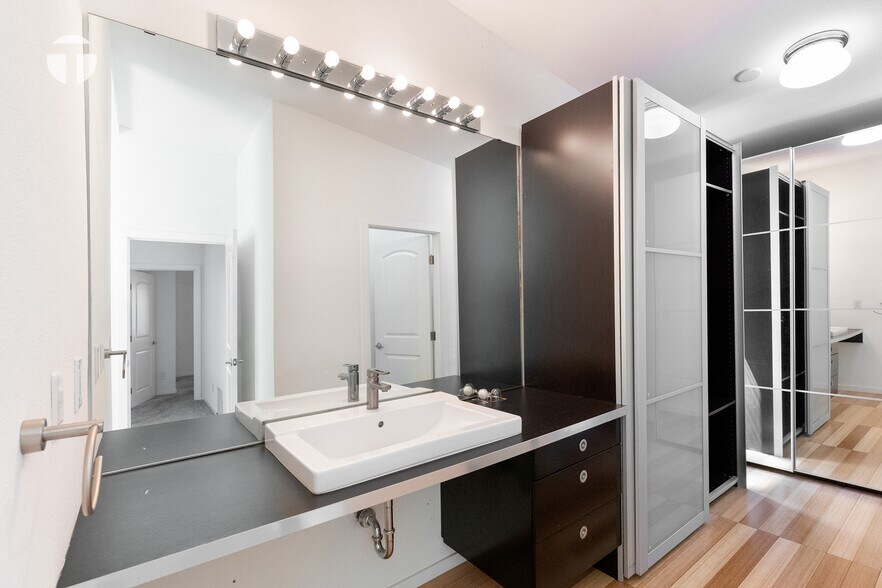 More Photos Of 1449 Claremont Way, Sacramento Apartments For Sale