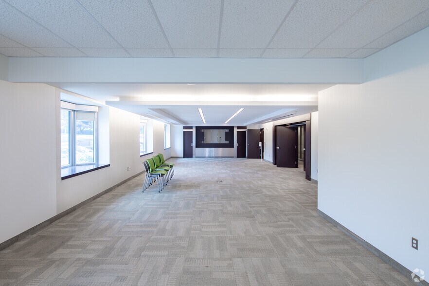 More Photos Of 600 Weber St N, Waterloo Office For Lease