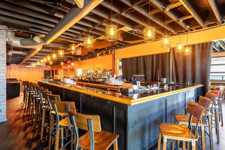 More Photos Of 13484 Washington Blvd, Marina Del Rey General Retail For Sale
