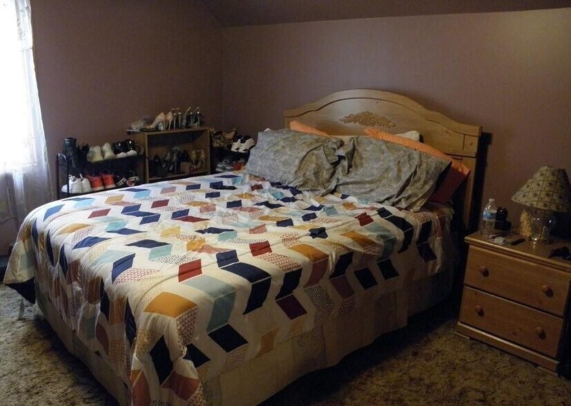 More Photos Of 158 Lake St, Hamburg General Retail For Sale