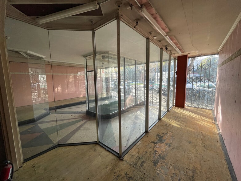 More Photos Of 2277 Shattuck Ave, Berkeley Storefront For Sale