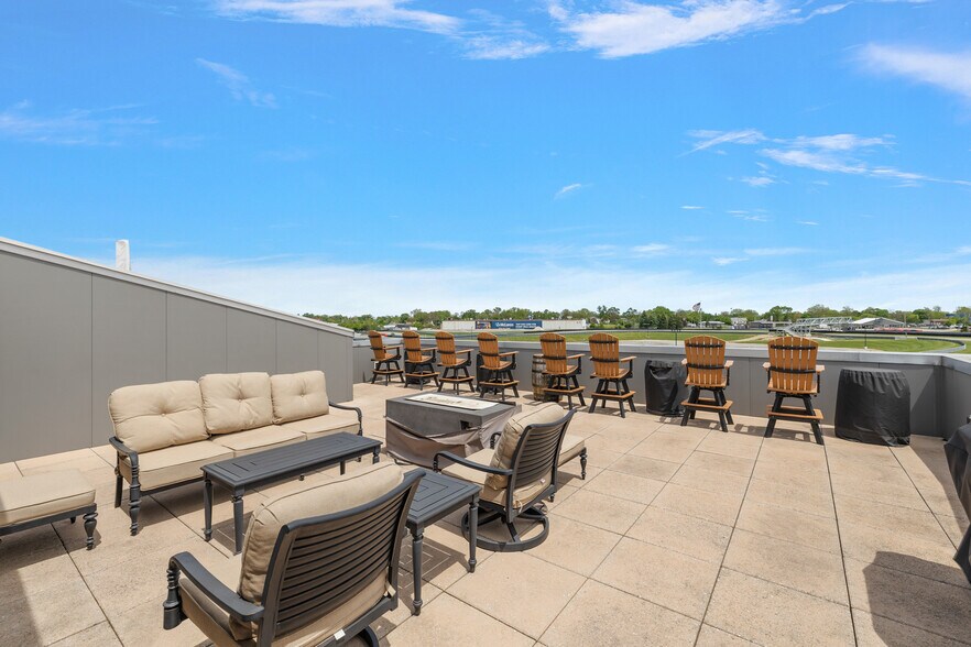 More Photos Of 148 Pit Ln, Pontiac Parking Garage For Sale