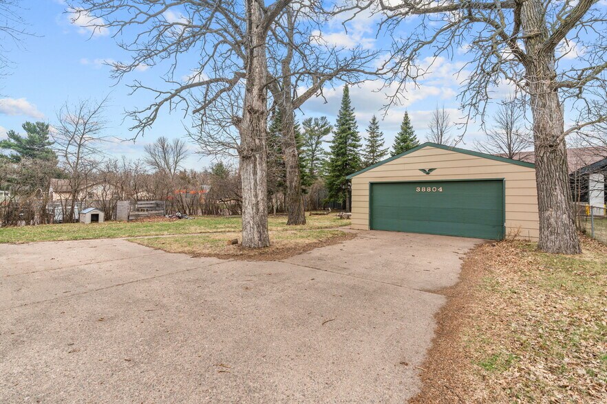 More Photos Of 38804 8th Ave, North Branch Office Residential For Sale