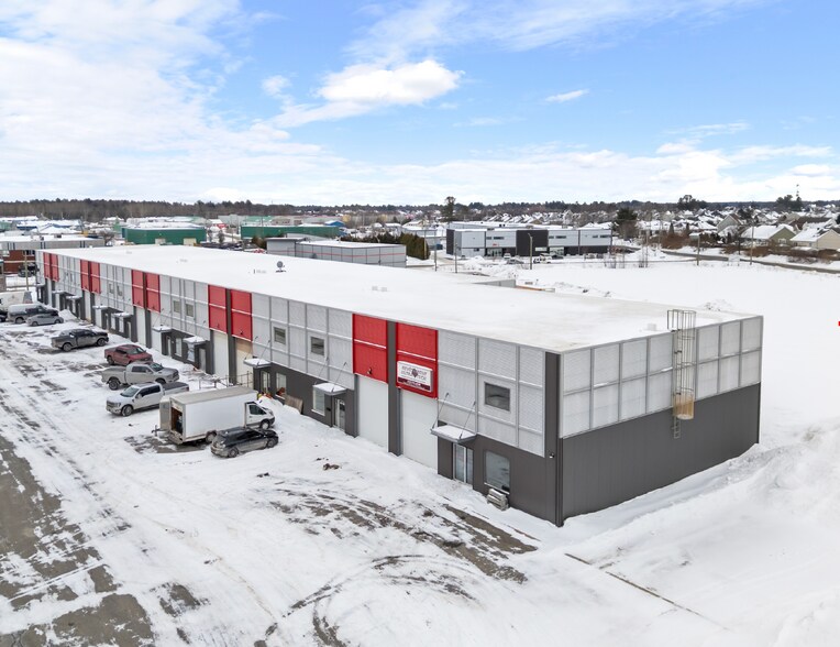 Primary Photo Of 8100-8118 Rue Charles-Édouard-Renaud, Terrebonne Warehouse For Sale