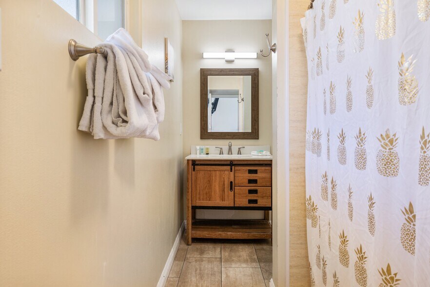 More Photos Of 526 S Warm Sands Dr, Palm Springs Hotel For Sale