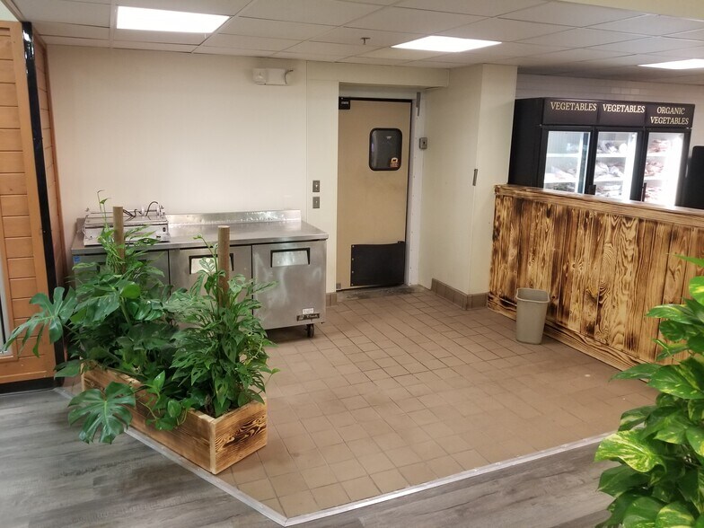 More Photos Of 7909 High School Rd, Elkins Park Restaurant For Lease