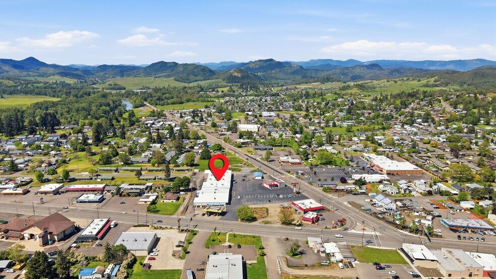 More Photos Of 120 SW Douglas Blvd, Winston Supermarket For Lease