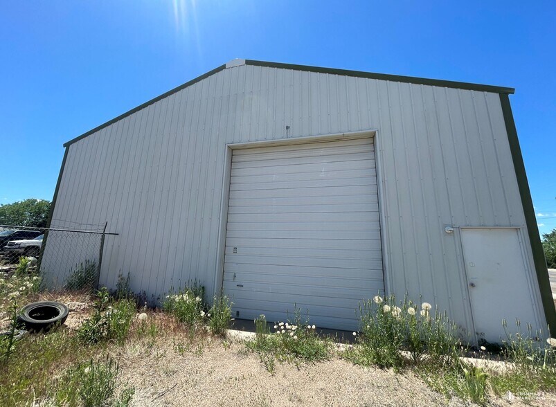 More Photos Of 106 W 4th St, Severance Warehouse For Sale