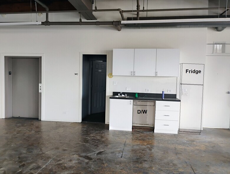 More Photos Of 337 N Bell St, Chicago Light Manufacturing For Lease