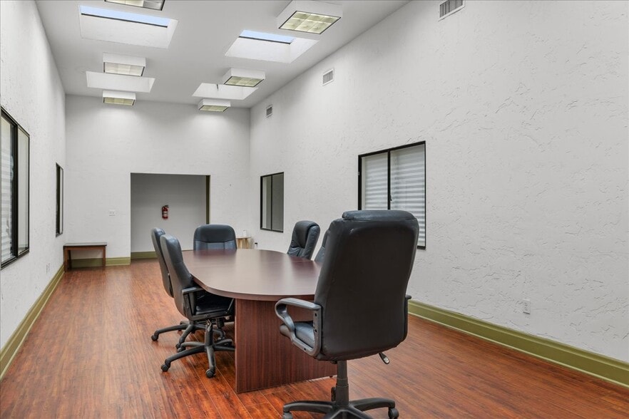More Photos Of 1002-1008 S Pacific Ave, San Pedro Storefront Retail Office For Lease