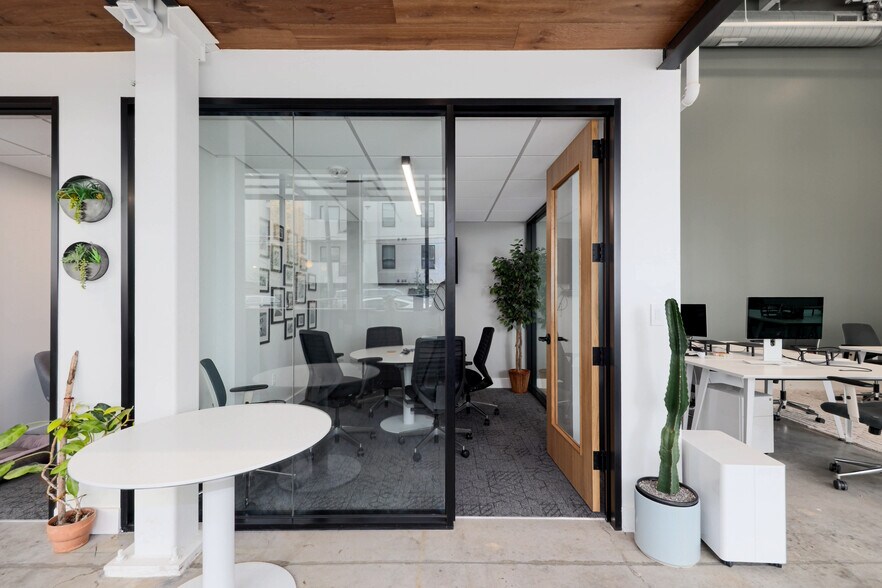 More Photos Of 1800 E 4th St, Austin Multifamily For Sale