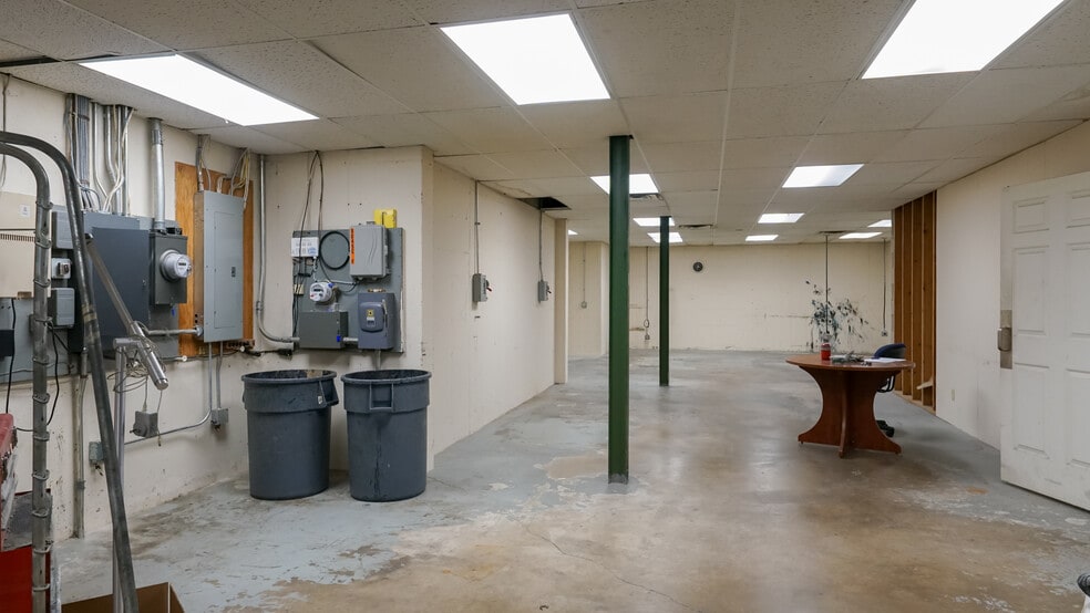 More Photos Of 8045 Colerain Ave, Cincinnati Office For Lease