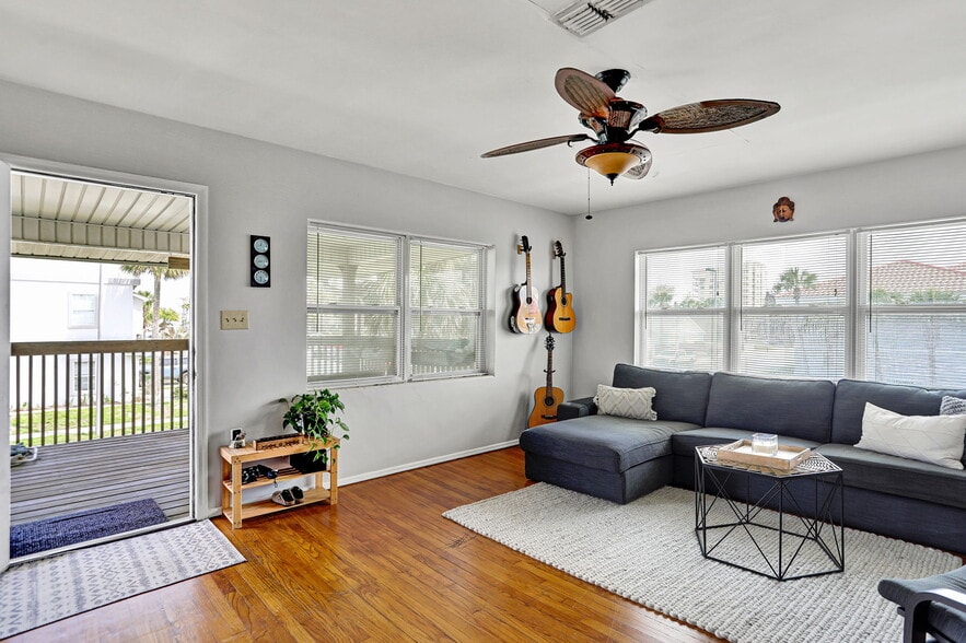 More Photos Of 205 11th Ave N, Jacksonville Beach Multifamily For Sale