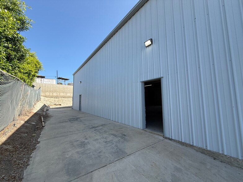 More Photos Of 9364 Jamacha Rd, Spring Valley Manufacturing For Lease
