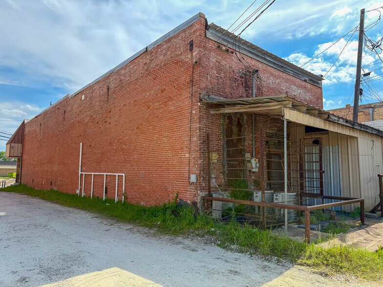 More Photos Of 108 Main st, Trinity Storefront For Sale