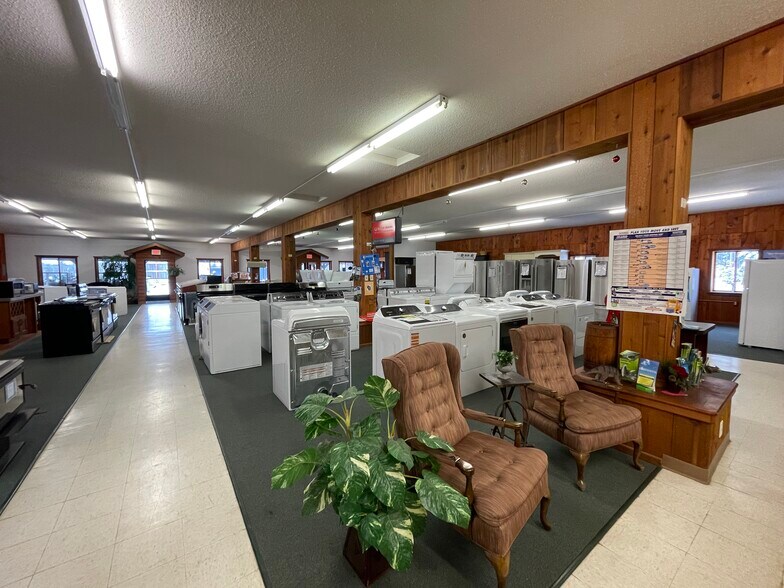 More Photos Of 16288 W Stress Rd, Hayward Showroom For Sale