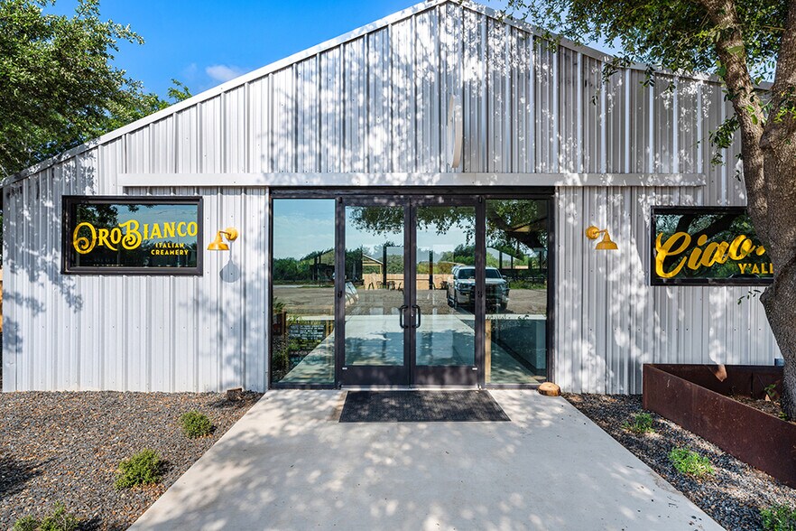More Photos Of 42 S Ranch Road 1623, Stonewall Restaurant For Lease