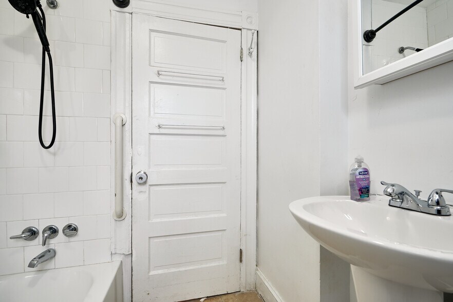 More Photos Of 16-18 Sudbrook Ln, Pikesville Office Residential For Sale