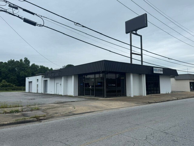 More Photos Of 1870 Midtown Dr, Columbus Flex For Lease