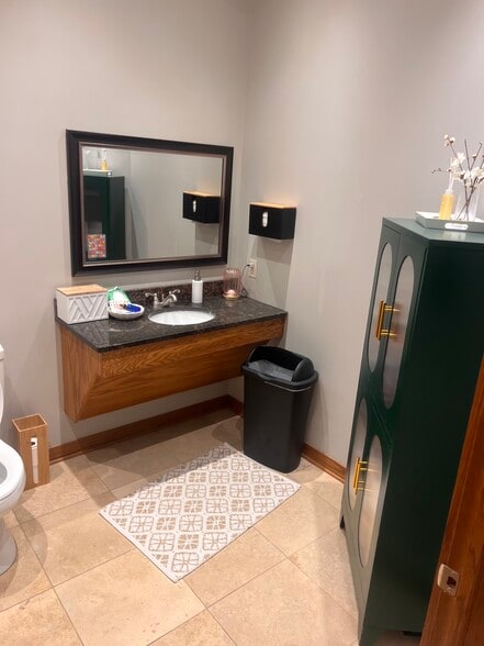 More Photos Of 6500 University Ave, Windsor Heights Apartments For Lease