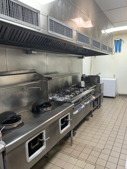 More Photos Of 10001 Westheimer Rd, Houston General Retail For Lease