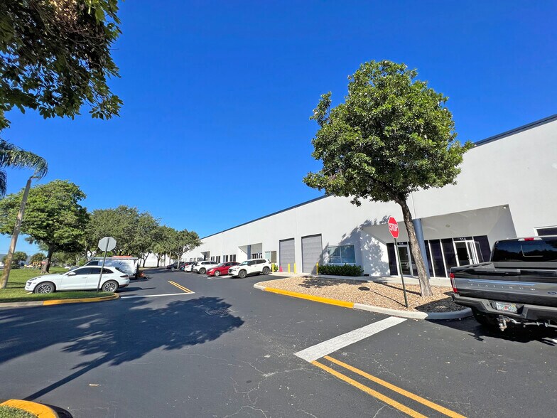 More Photos Of 6500 NW 12th Ave, Fort Lauderdale Distribution For Lease