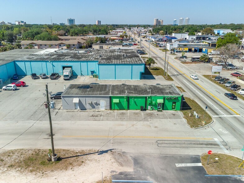 More Photos Of 2578 Fowler St, Fort Myers Freestanding For Lease