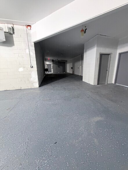 More Photos Of 21 Nursery Ln, Rye Warehouse For Lease