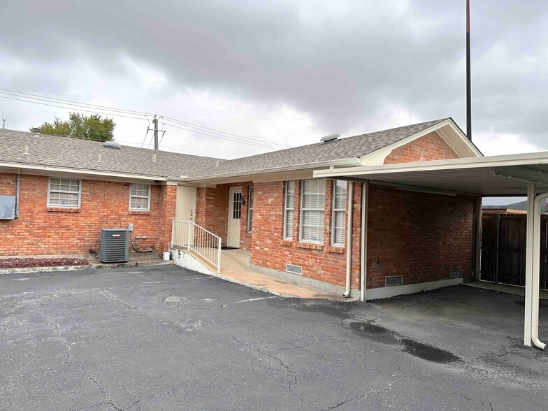 More Photos Of 2221 W Walnut St, Garland Medical For Sale