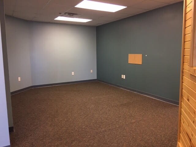 More Photos Of 10412 Allisonville Rd, Fishers Office For Sale