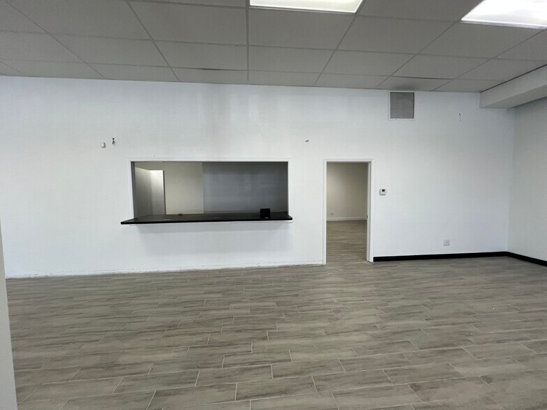 More Photos Of 3435 30th Ave N, Saint Petersburg Freestanding For Lease