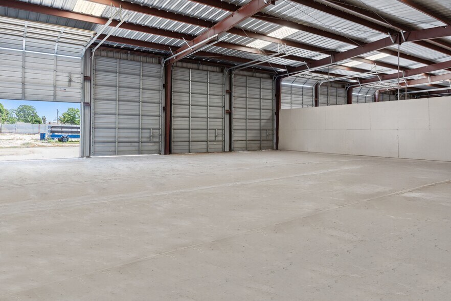 More Photos Of 1810 S Chester Ave, Bakersfield Service For Sale