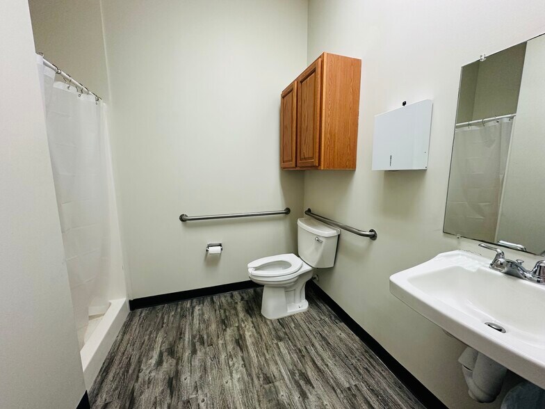 More Photos Of 12276 San Jose Blvd, Jacksonville Coworking Space