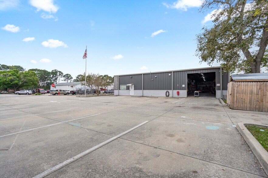 More Photos Of 7790 Industrial Rd, Melbourne Warehouse For Sale